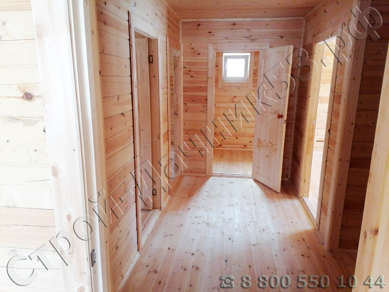 Внутренняя отделка, холл, установлены деревянные филенчатые двери с фурнитурой
