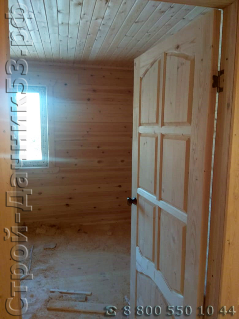 Внутренняя отделка, комната, установлены межкомнатные двери филенки с фурнитурой